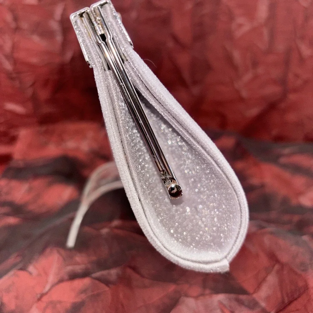 Estee & Lilly Silver Metallic Woven Shiny Chain Crossbody Clutch Evening EUC